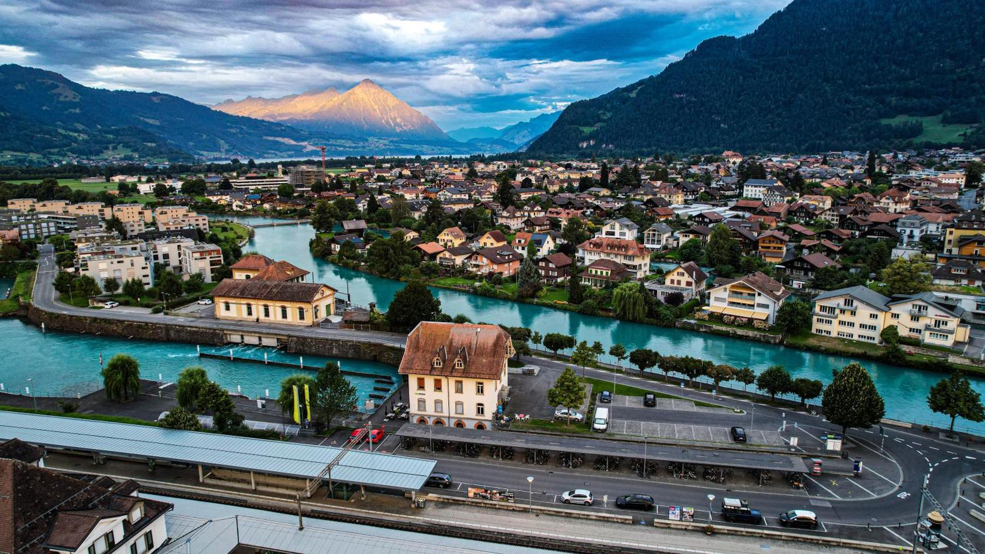 Hotel Merkur - West Station Interlaken Exterior foto